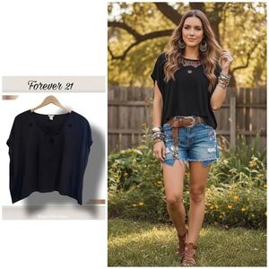 🌿Forever 21 Women's Medium Cropped Black Top